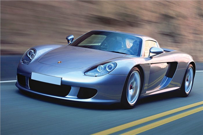 Porsche Carrera GT front tracking.